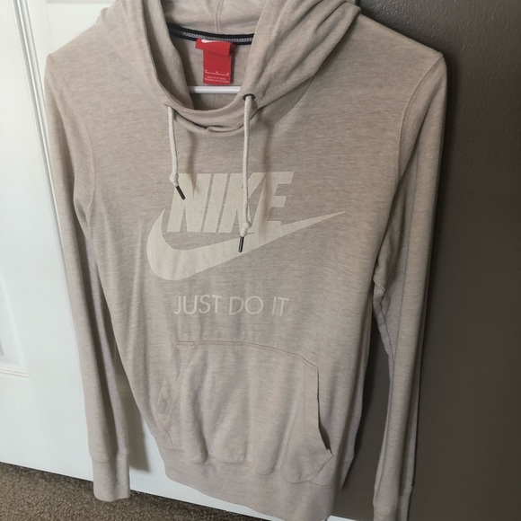tan nike sweatshirt